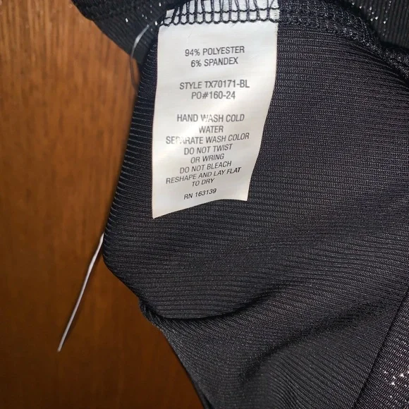 NWT. Shimmering Black Sleeveless Top - Picture 4 of 4